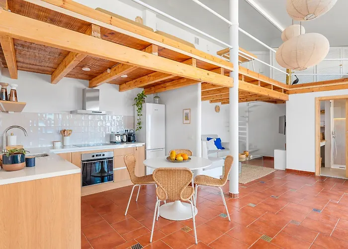 Luminous Loft Next To The Atlantic Ocean Tatil Evi