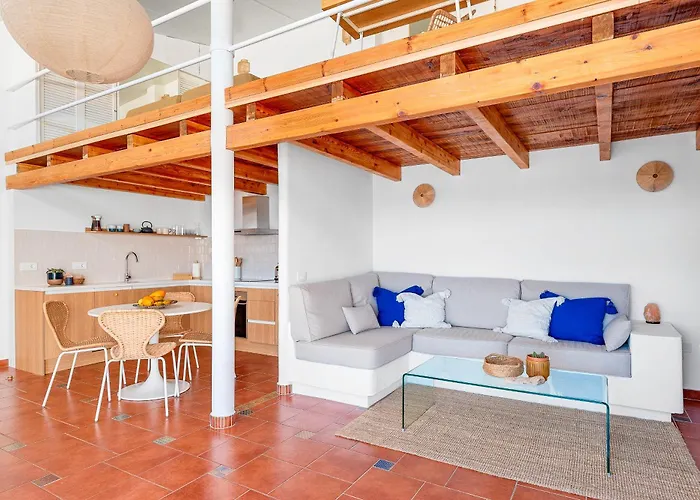 Luminous Loft Next To The Atlantic Ocean