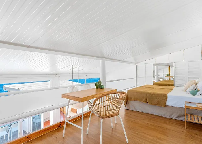 Luminous Loft Next To The Atlantic Ocean Tatil Evi