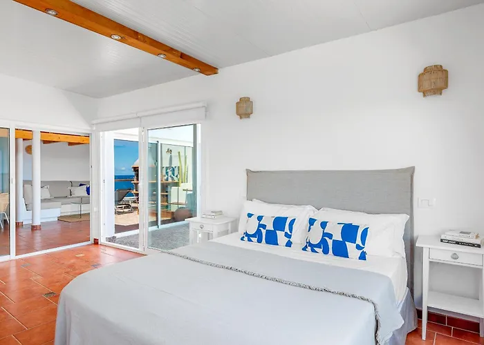 Luminous Loft Next To The Atlantic Ocean