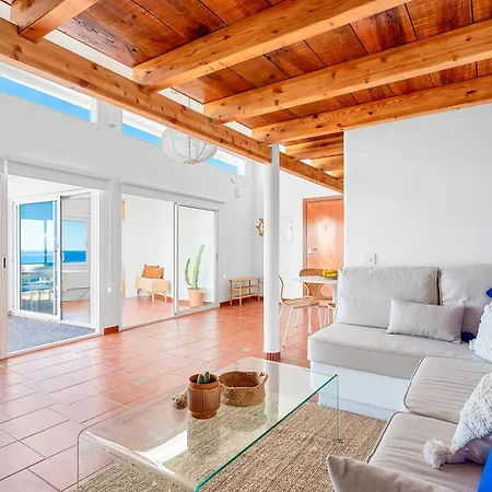 Luminous Loft Next To The Atlantic Ocean