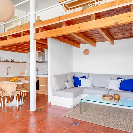 Luminous Loft Next To The Atlantic Ocean