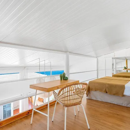 Luminous Loft Next To The Atlantic Ocean Semesterbostad