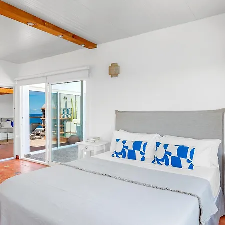 Luminous Loft Next To The Atlantic Ocean