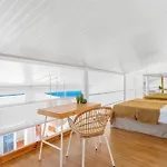 Luminous Loft Next To The Atlantic Ocean 度假居