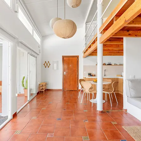 Luminous Loft Next To The Atlantic Ocean 度假居 Radazul